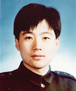 英雄烈士譜丨民警袁時光：手捂傷口追趕歹徒壯烈殉職